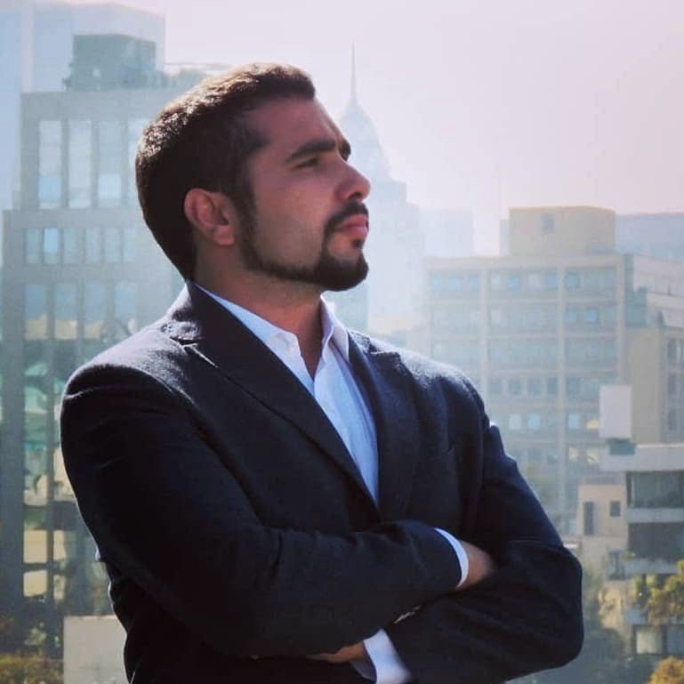 Retrato de Andrés Bontá Oteíza con terno oscuro